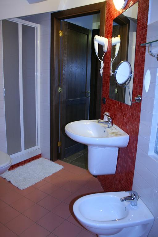 מרינה די סקבוניאה Hotel Miramare חדר תמונה