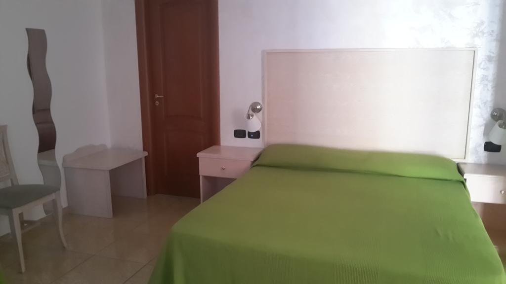 מרינה די סקבוניאה Hotel Miramare חדר תמונה
