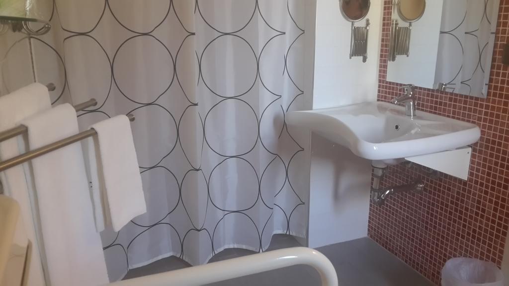 מרינה די סקבוניאה Hotel Miramare חדר תמונה