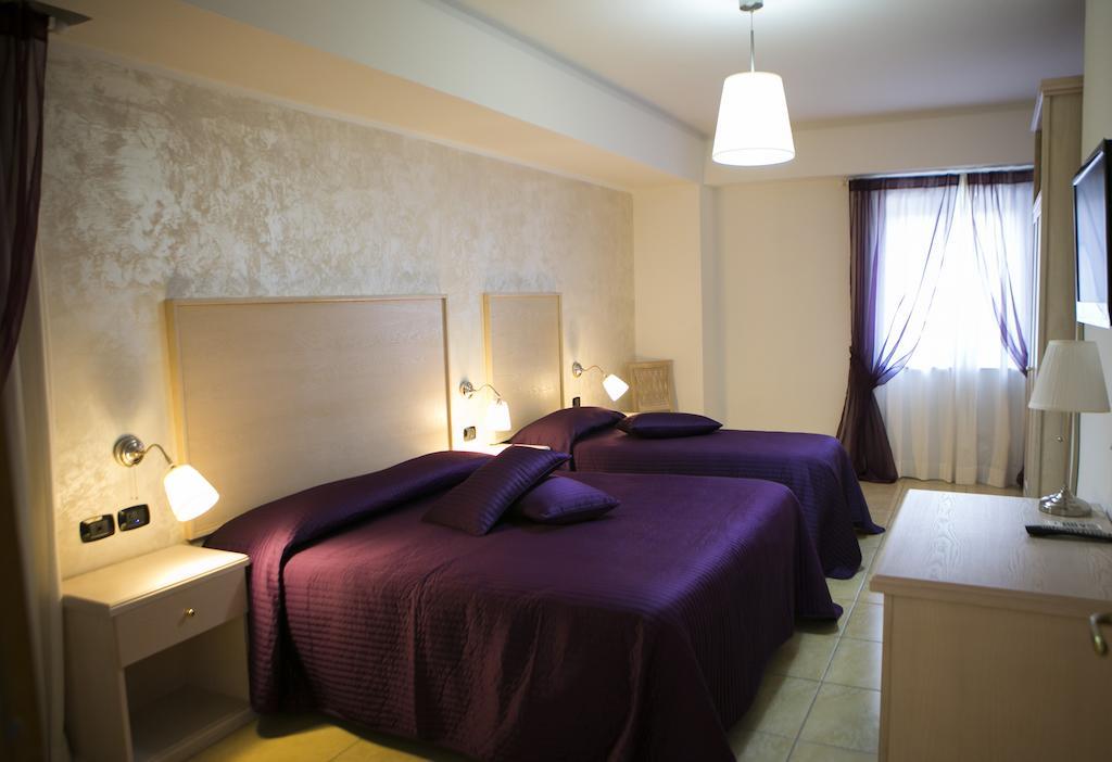 מרינה די סקבוניאה Hotel Miramare חדר תמונה