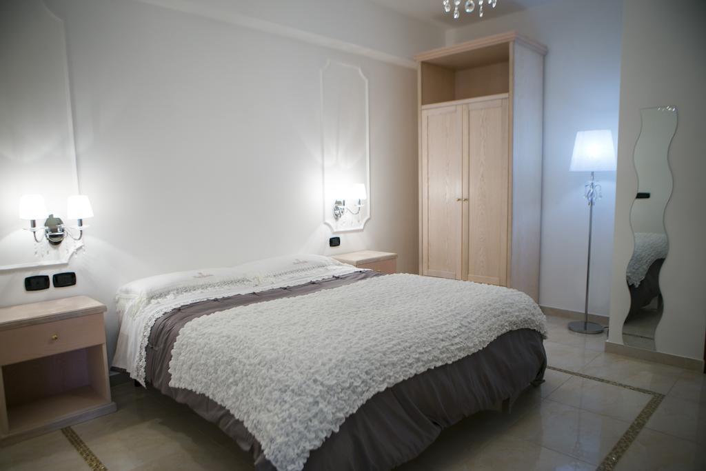 מרינה די סקבוניאה Hotel Miramare מראה חיצוני תמונה