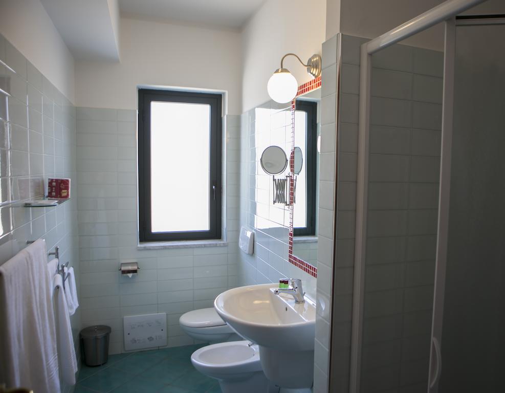 מרינה די סקבוניאה Hotel Miramare חדר תמונה