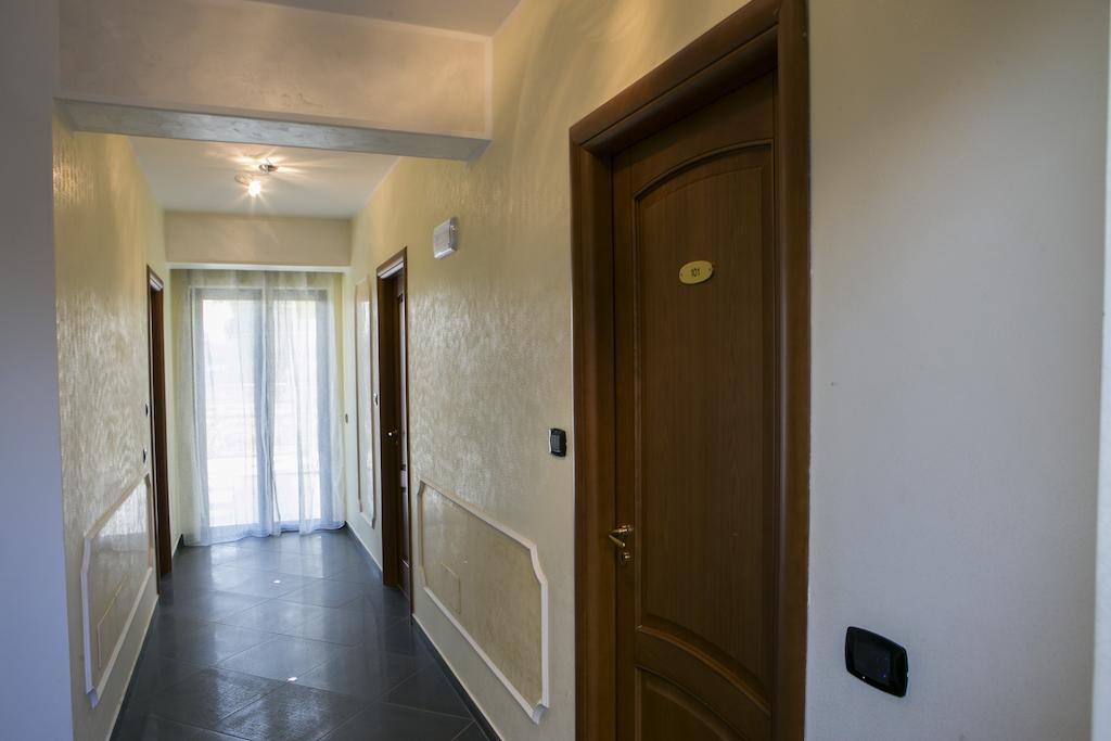 מרינה די סקבוניאה Hotel Miramare חדר תמונה